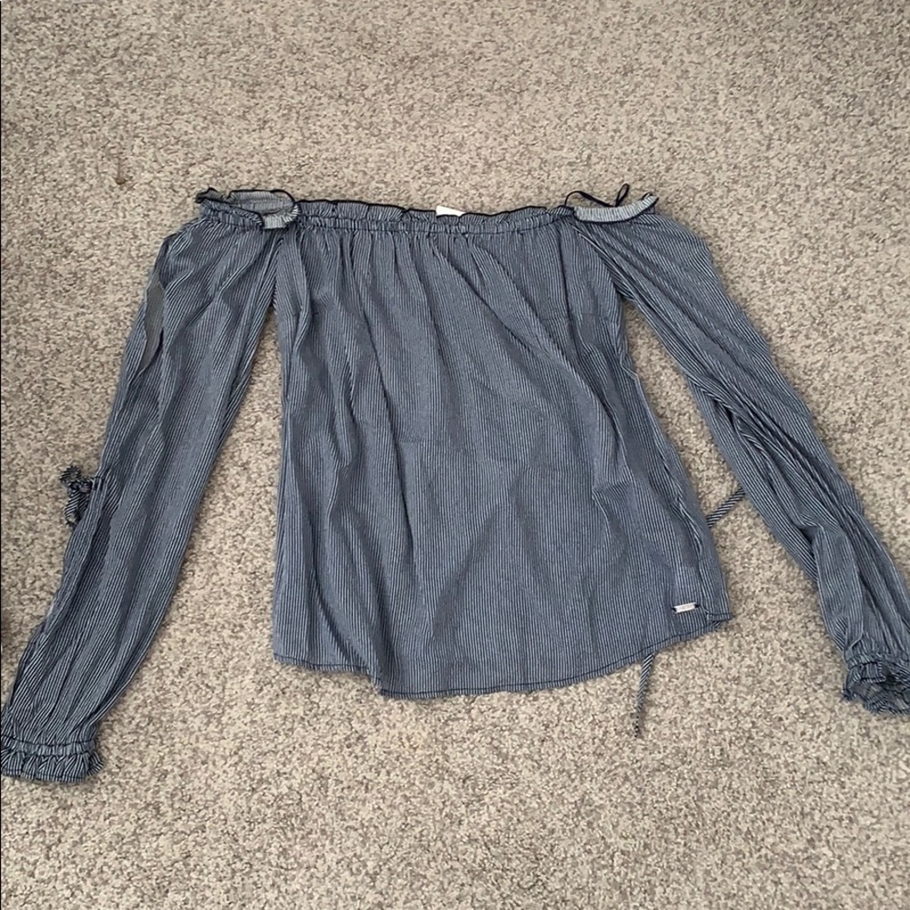 Guess women’s off the shoulder top